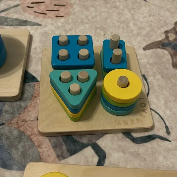 Lovevery Puzzles (2 year old Playkits) - Picture 5 of 5